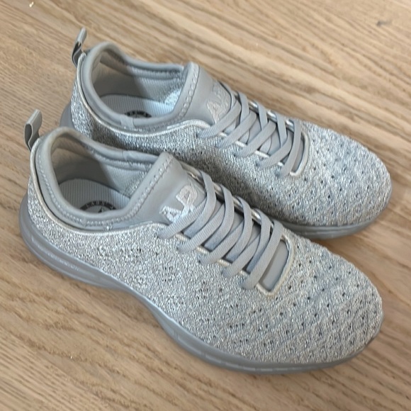 APL Metallic Silver TechLoom Phantom in Size 6 - Picture 3 of 10